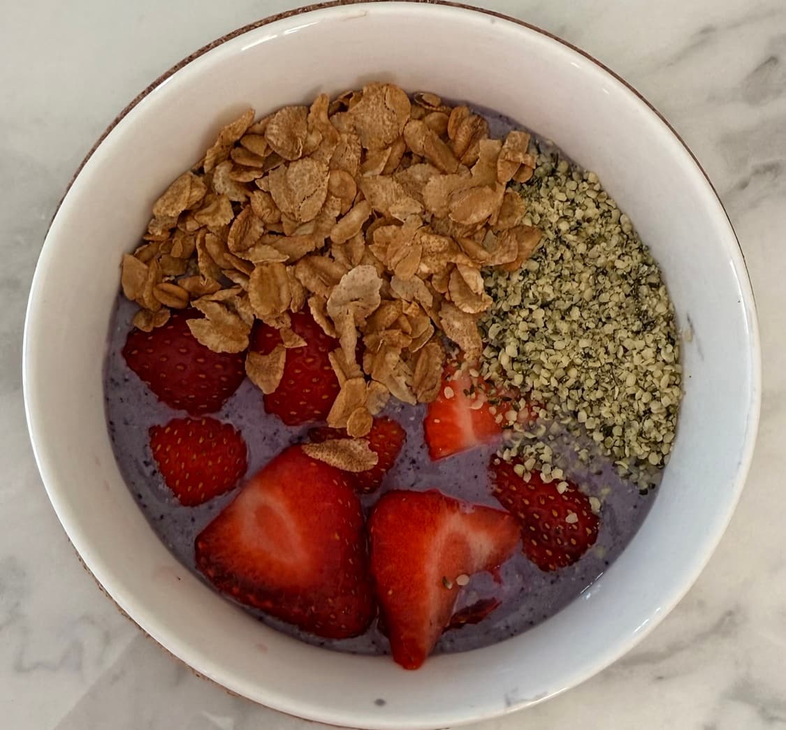 Berry smoothie bowl