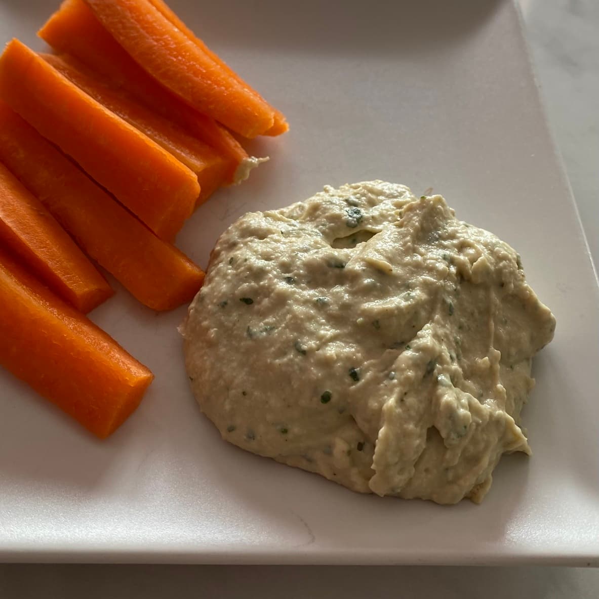 Lemon and coriander hummus