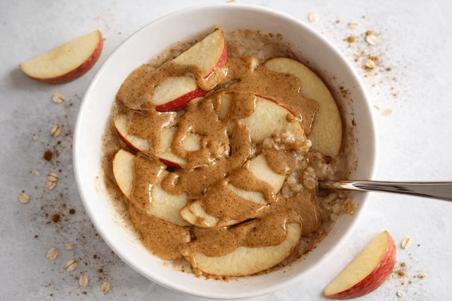 Apple and cinnamon porridge