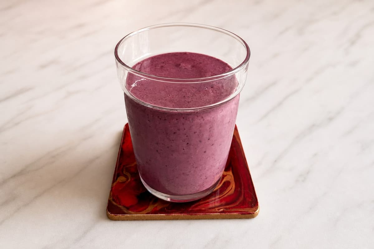 Chocolate and berry smoothie
