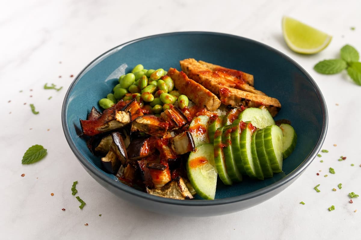 Harissa tempeh grain bowl