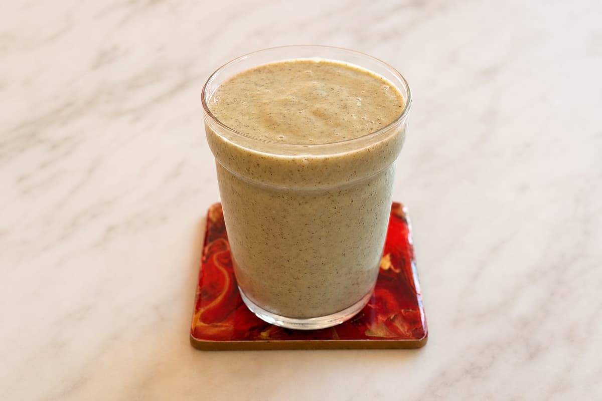 Kiwi, mango and lime smoothie