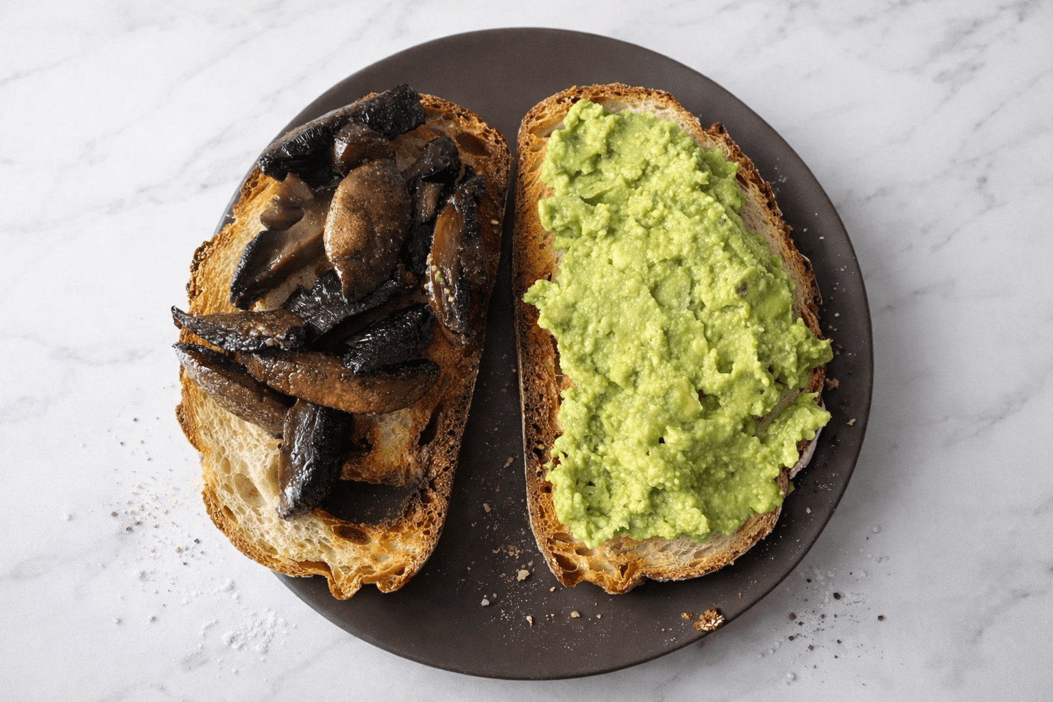 Mashed avocado on toast