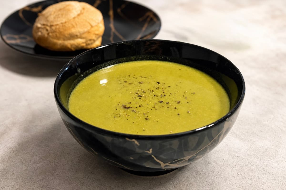 Pea and leafy green soup