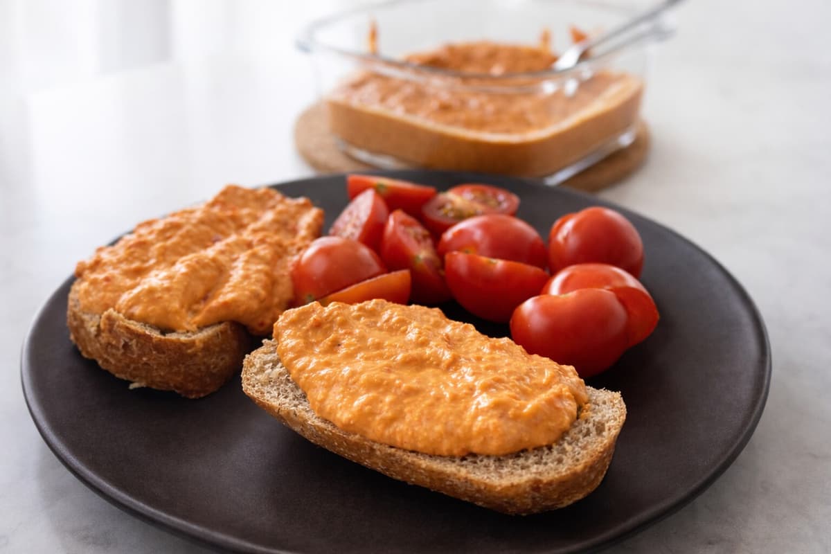 Roasted red pepper hummus