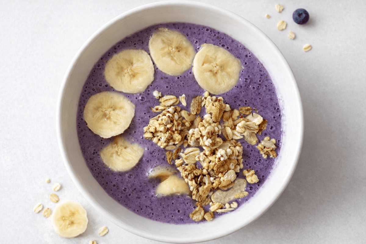 Banana and blueberry smoothie bowl