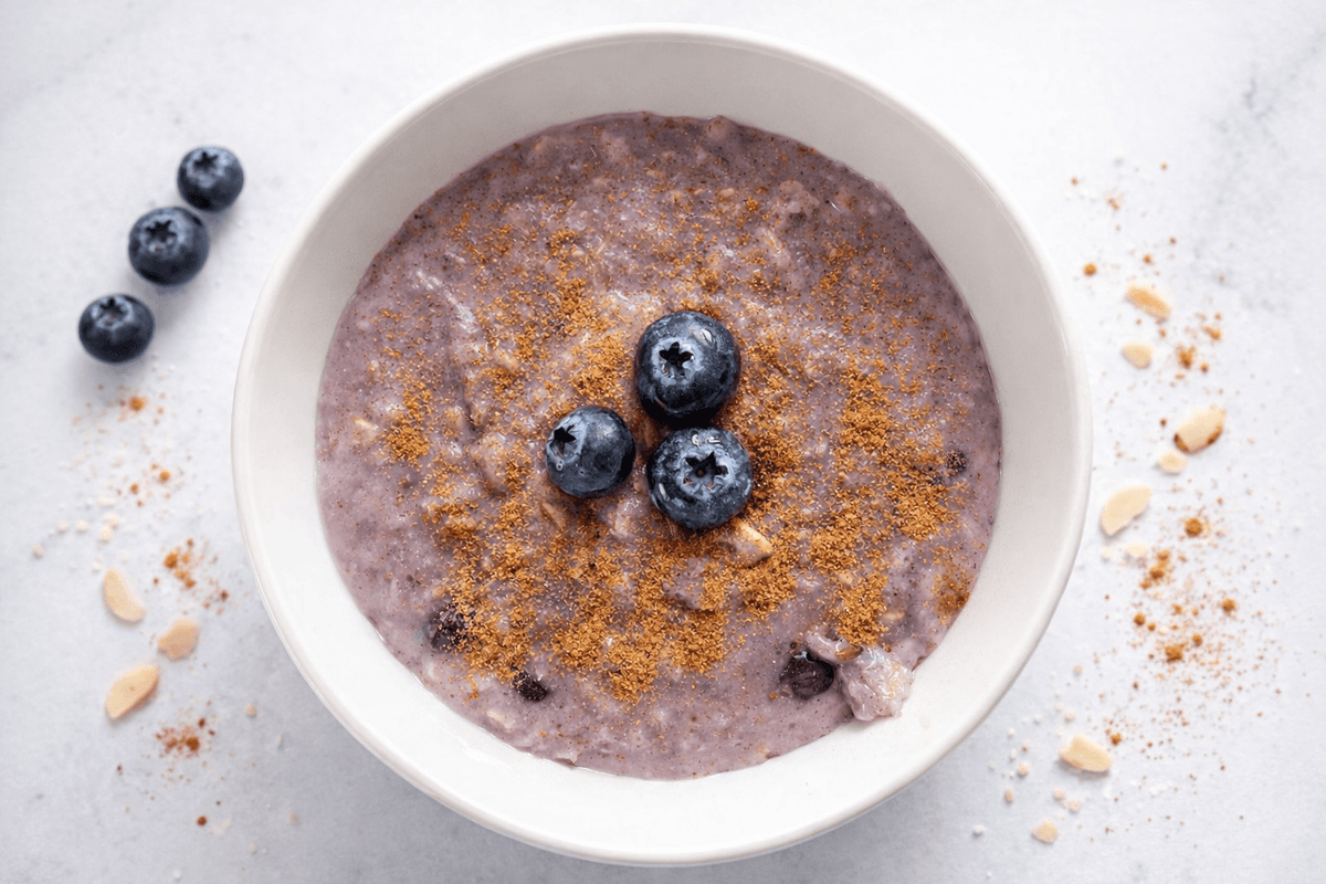 Blueberry and cinnamon porridge