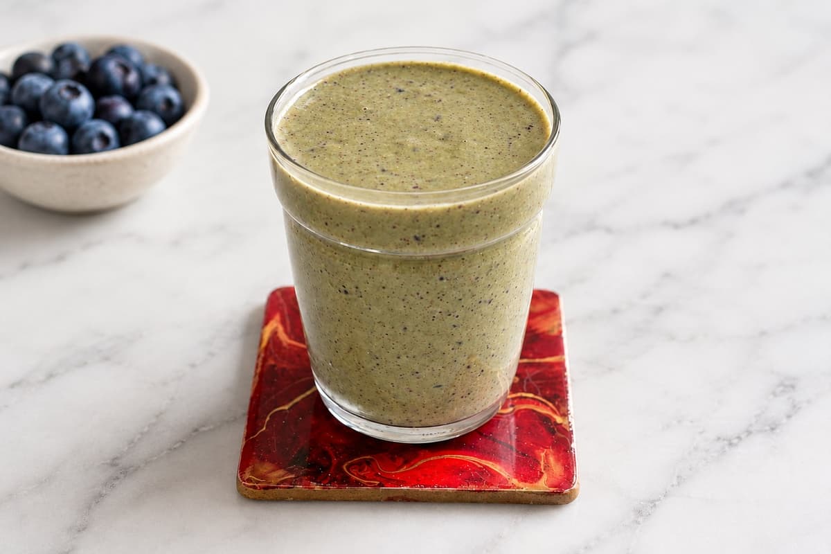 Blueberry and cinnamon super smoothie