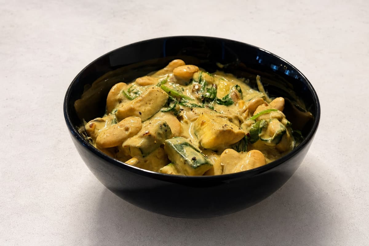 Creamy spinach and basil butter beans