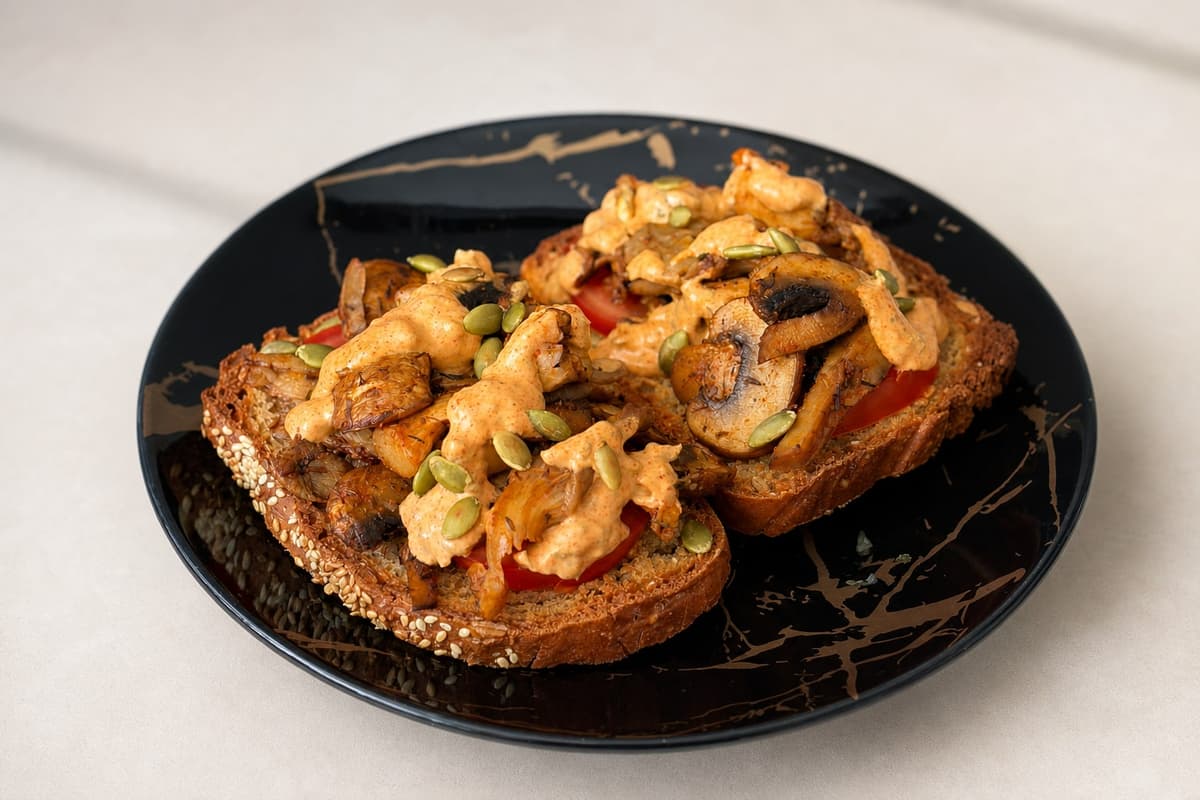 Mushrooms on toast with paprika remoulade