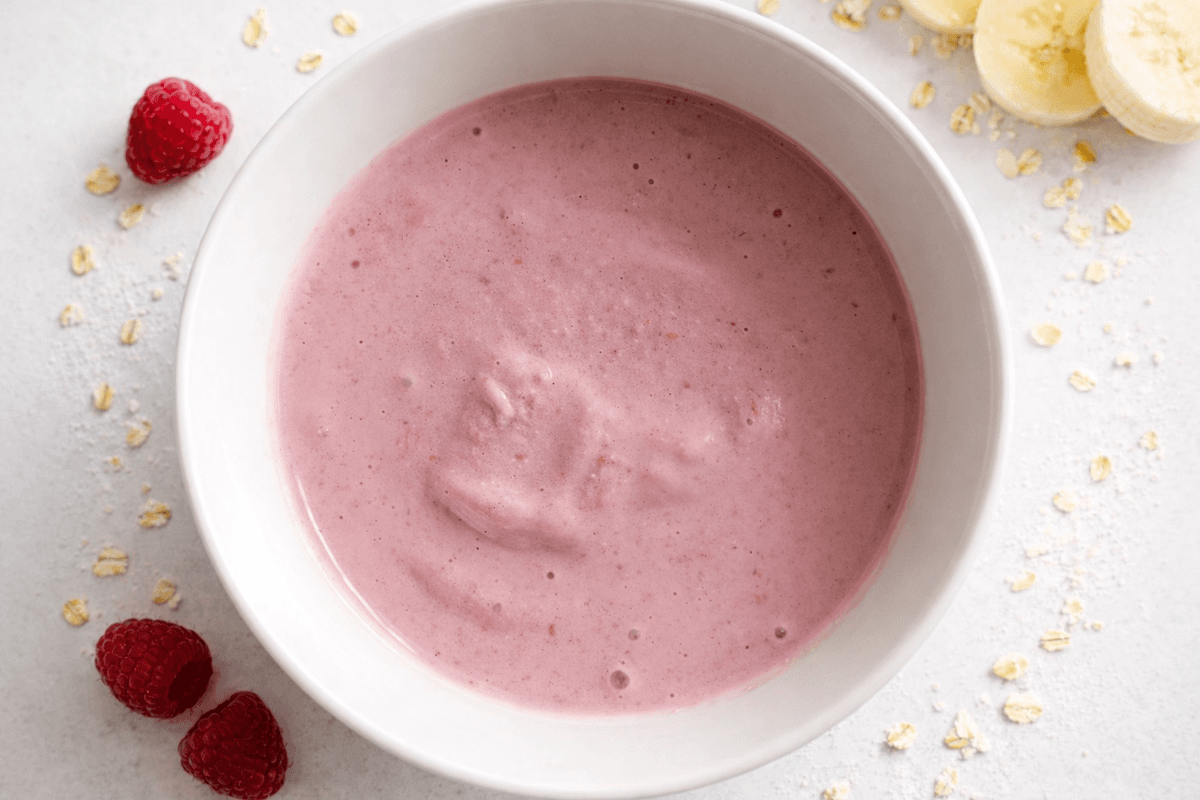 Peanut butter and raspberry smoothie