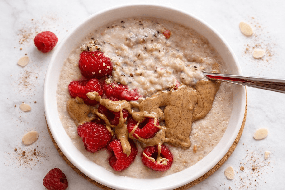 Raspberry and cinnamon porridge