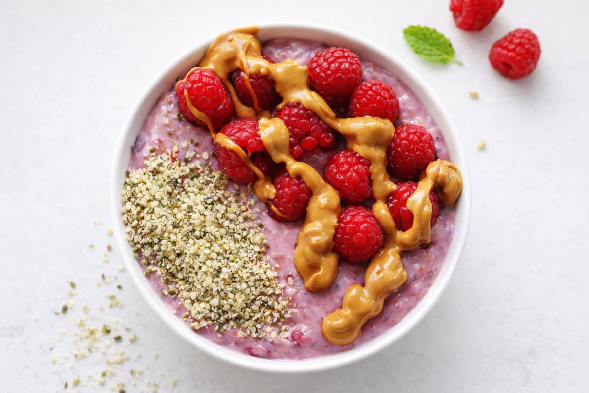 Raspberry and peanut butter power porridge