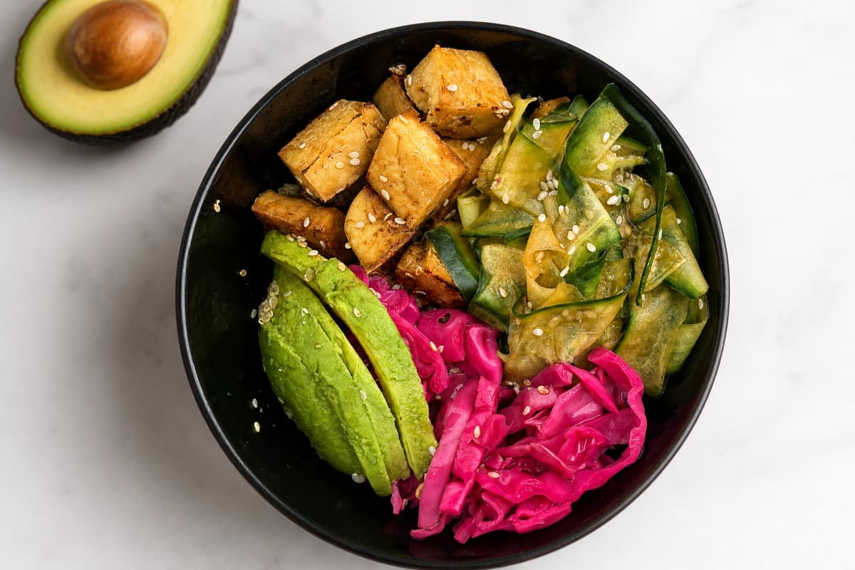 Sesame tofu and quinoa salad bowl