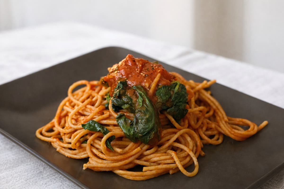 Spaghetti with tomato sauce and spinach
