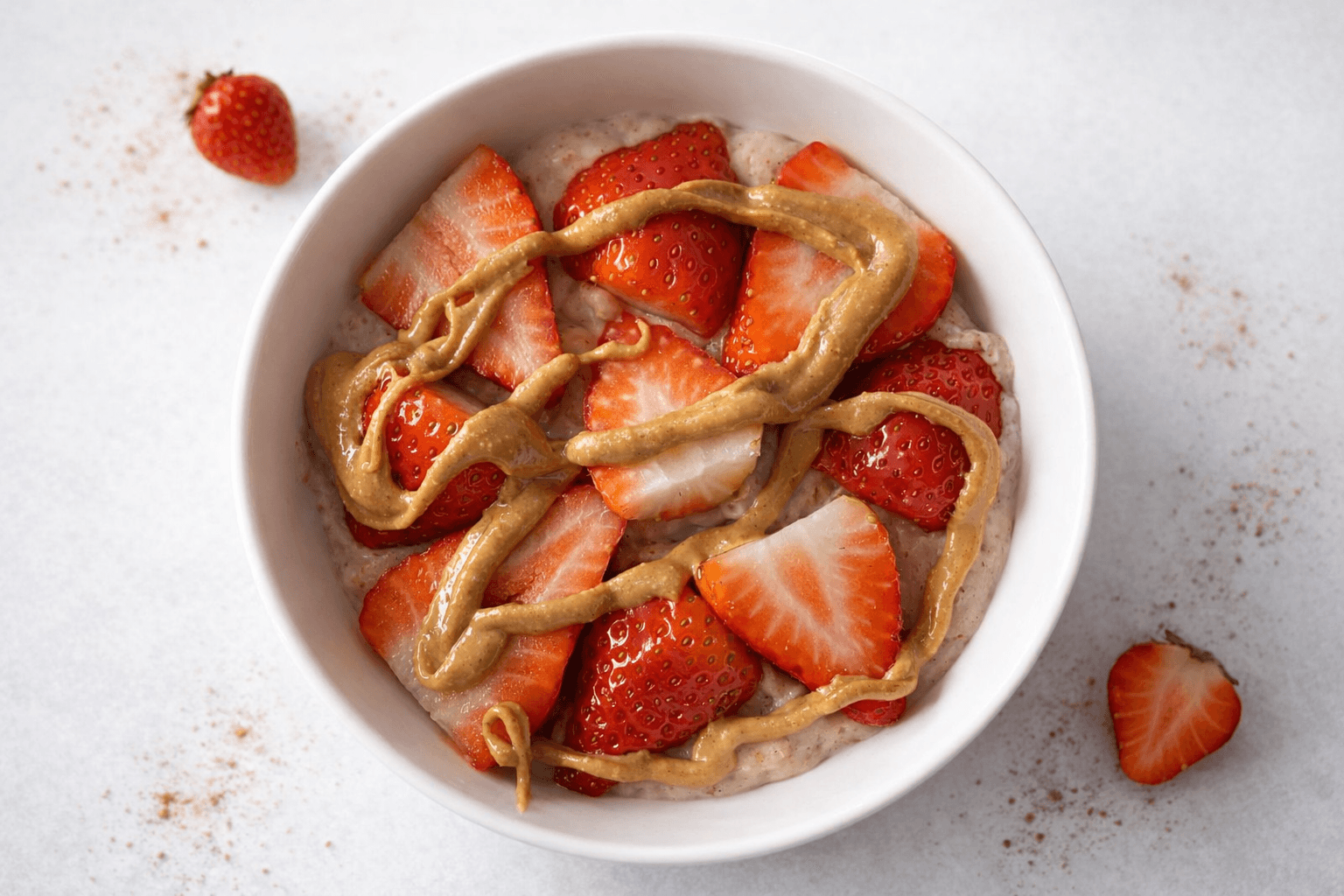 Strawberry and cinnamon porridge