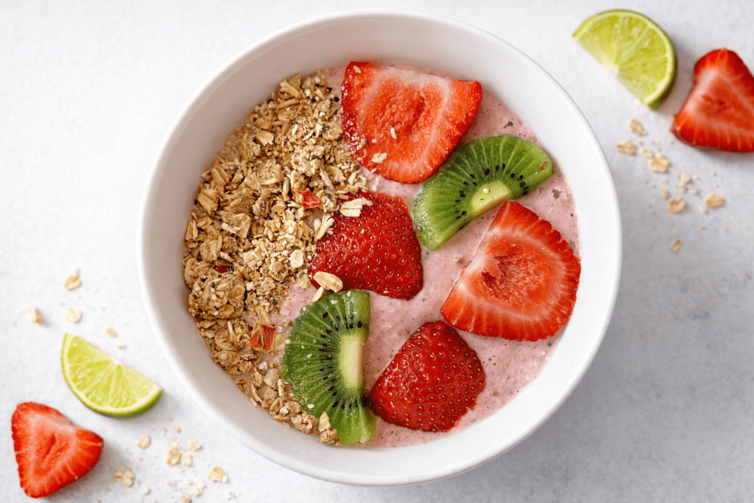 Strawberry and kiwi smoothie bowl
